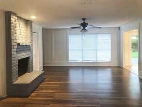 Building Photo - 15310 Glenwood Park Dr