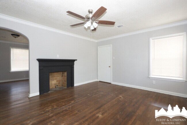 Foto del edificio - 2370 Larose Ave