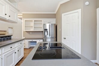 Building Photo - 11930 Carriage Hill Dr