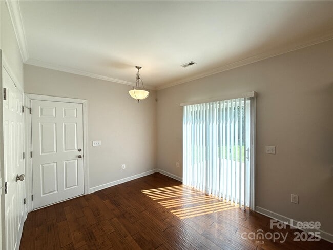 Building Photo - 1224 Summerville Rd