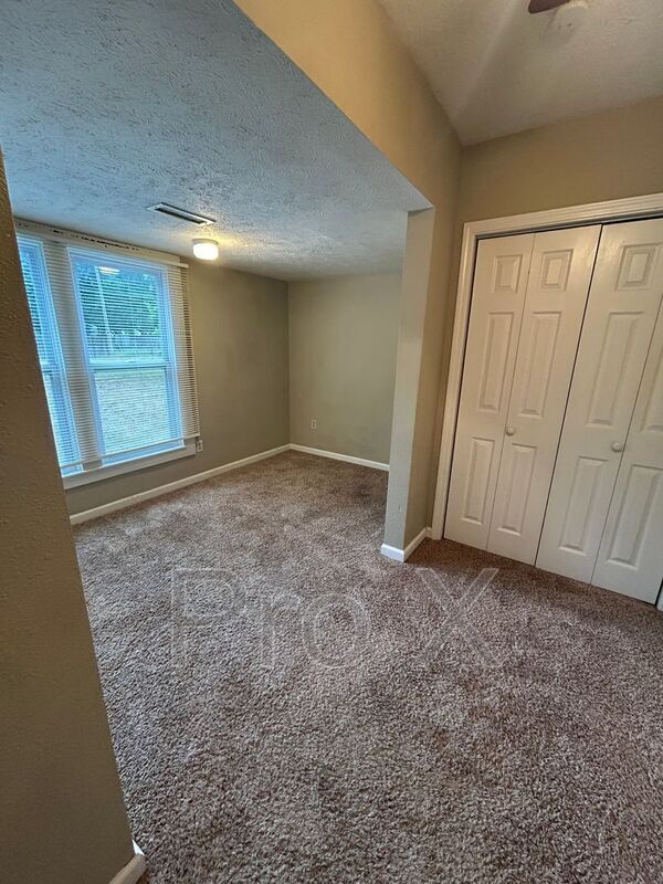 Building Photo - 507 E Adams St