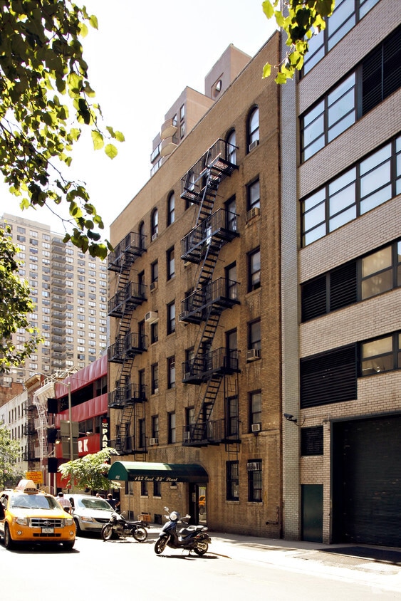Primary Photo - 142 E 33rd St