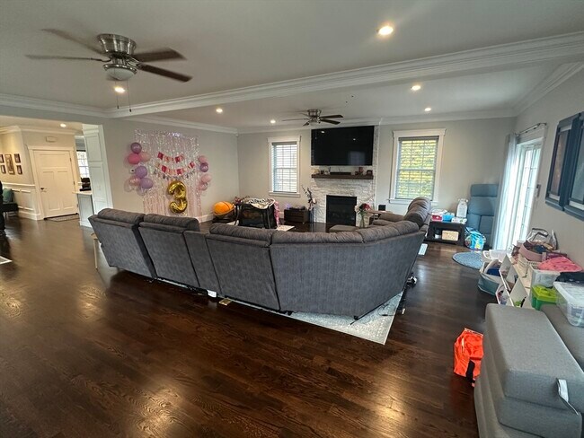 Foto del edificio - 53 Old Mystic St