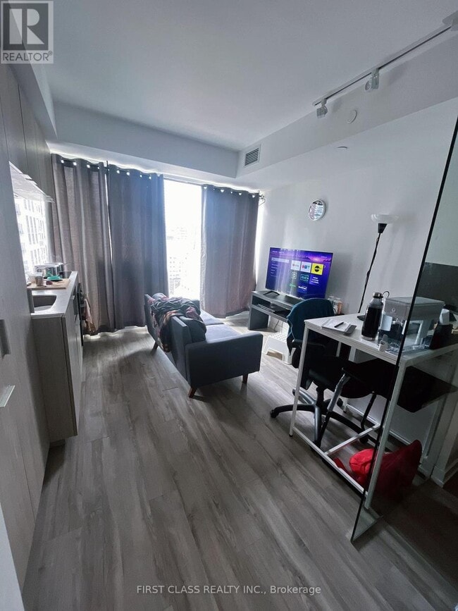 Building Photo - 77 Shuter St