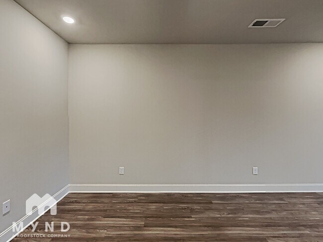 Building Photo - 3413 Sumersbe court
