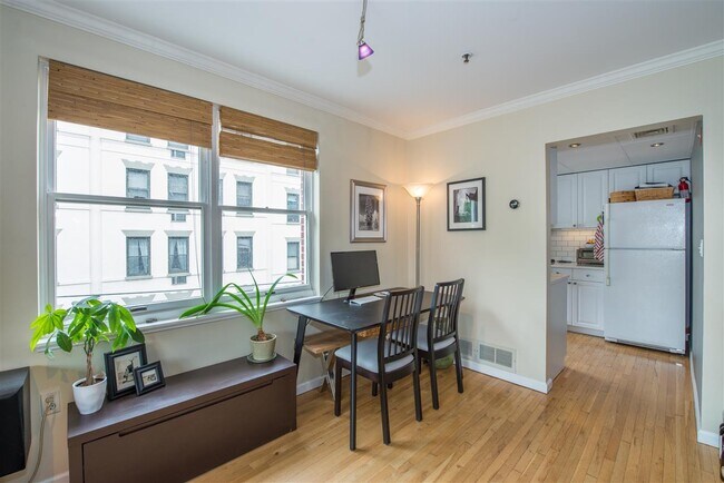 Building Photo - 1201 Willow Ave