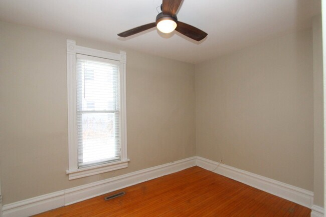 Foto del edificio - 17 W Crystal Lake Ave