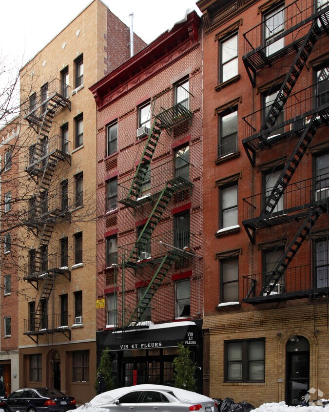 Building Photo - 69 Thompson St