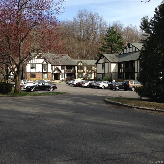 Building Photo - 12 Foxwood Dr