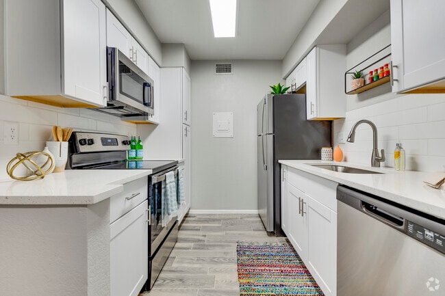 1BR, 1BA - 630SF - Kitchen - Paseo 51