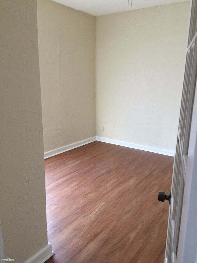 Building Photo - 2 br, 1 bath Apartment - 8057 NE 1st Ave