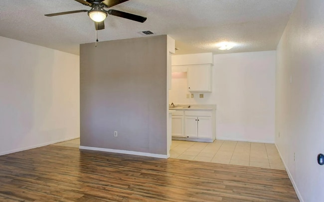 Foto del edificio - 1617 Turquoise Rd