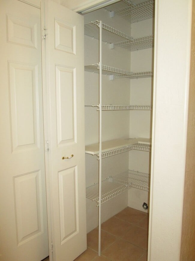 Building Photo - Unfurnished - 1 Year Rental