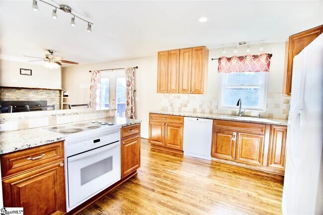 Building Photo - 306 Hickory Ln