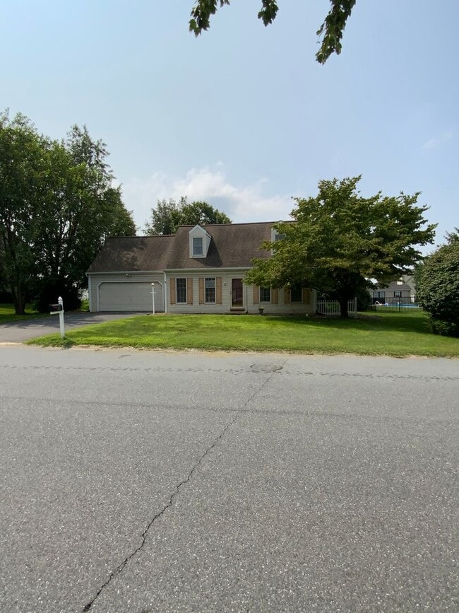 Building Photo - 64 Village Square Dr