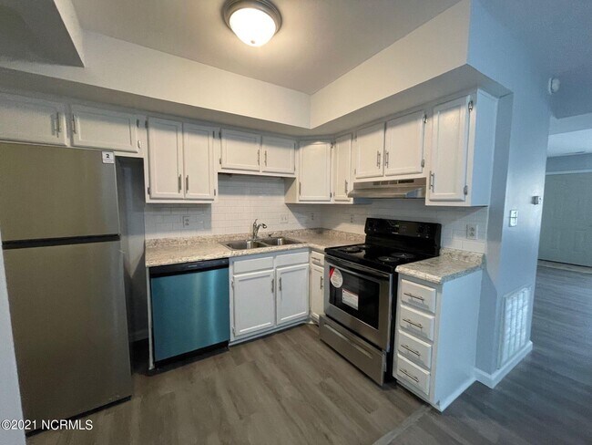 Foto del edificio - 412 Myrtlewood Cir