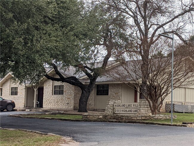 Foto del edificio - 21013 Highland Lake Dr