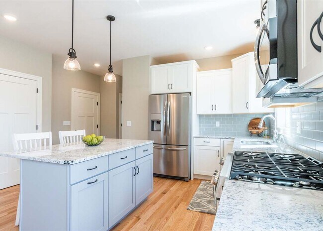 Cocina - 32 Abenaki Cir