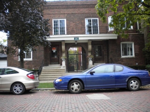 Primary Photo - 6912-6914 N Wayne Ave