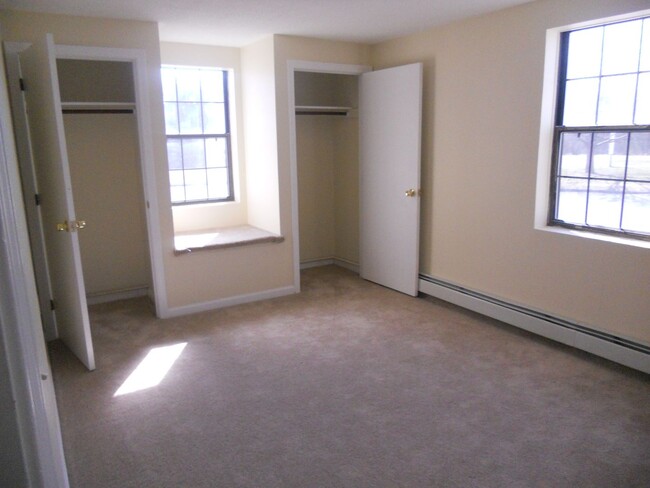 Building Photo - Plaistow Garden Condo Available December 2...