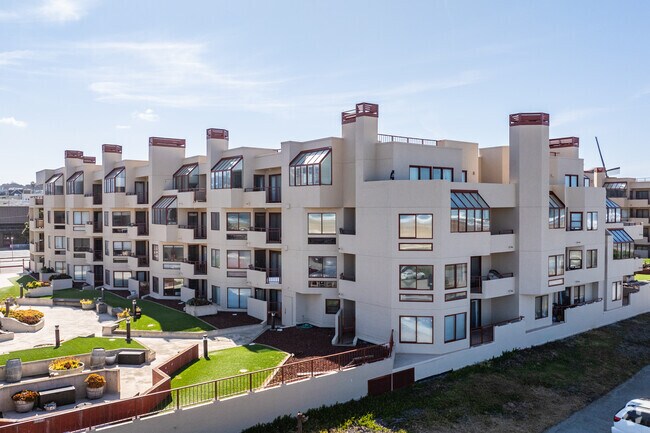 Alt. Afuera - 855 La Playa St