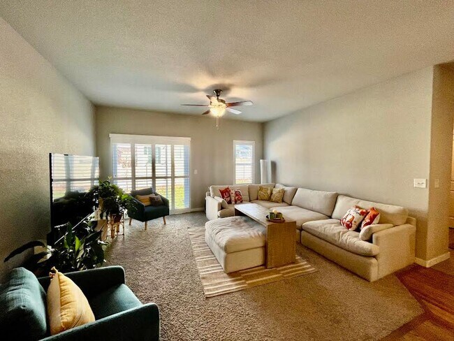 Foto del edificio - Beautiful 3 BD 2.5 BA Single Family Home, Built in 2019, Close to Downtown and Ft. Carson