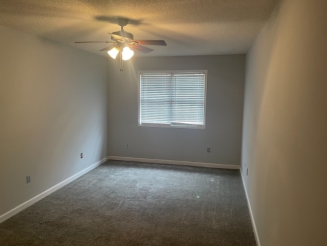 Building Photo - 484 Lazywood Ln