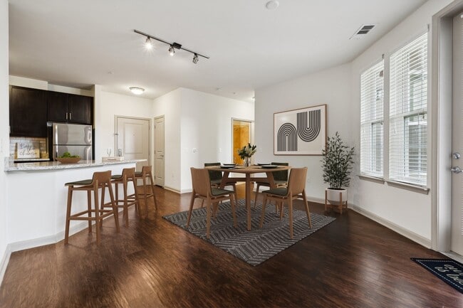 Building Photo - 322 Baldwin