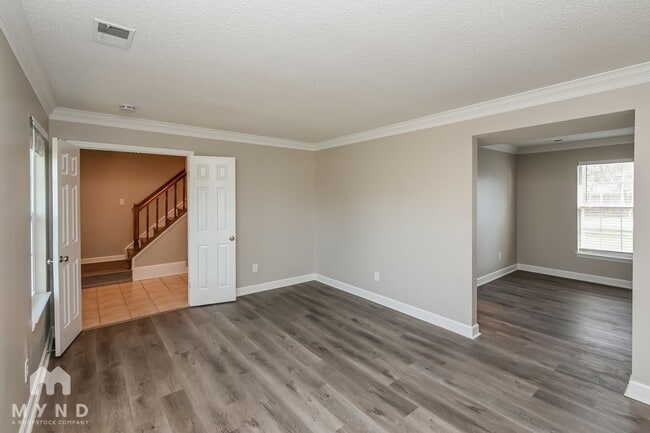 Building Photo - 11200 Leadenhall Ln