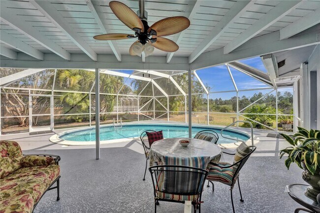 Foto del edificio - 116 Meadowlark Dr
