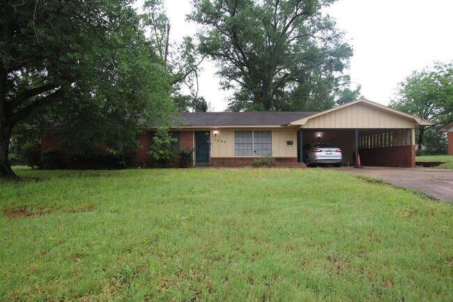 Building Photo - Coming Soon! 3 Bedroom 2 Bath Rental is So...