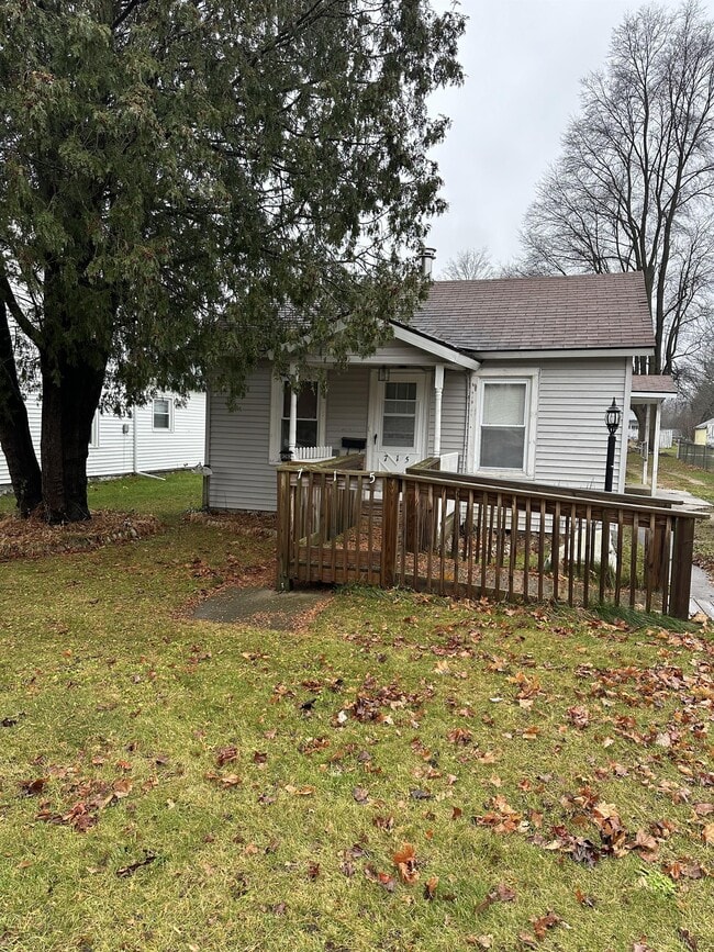 Building Photo - 715 Farnsworth St