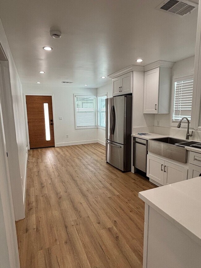 Foto del edificio - 10427 Beach St