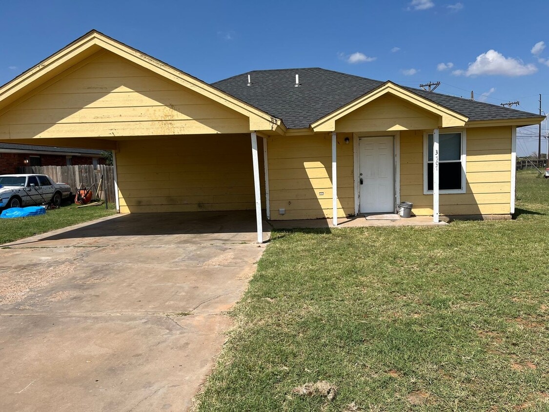 Primary Photo - 3bed 2 bath covered parking fenced yard