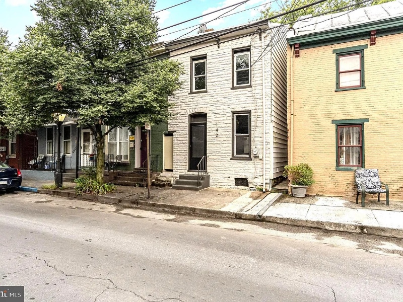 142 N Pitt St, Carlisle, PA 17013 Townhome Rentals in Carlisle PA