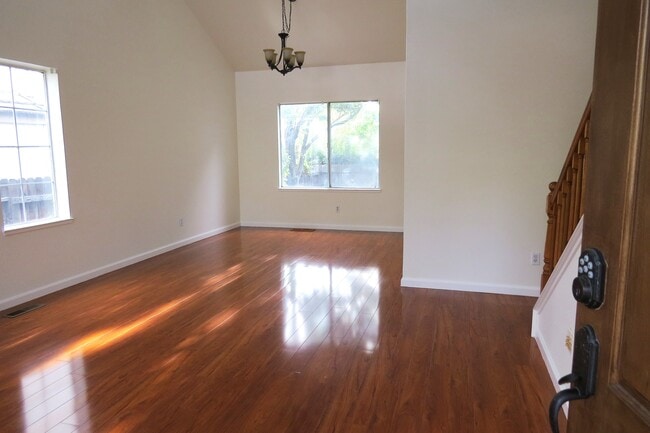 Living room - 3268 Joshuapark Dr