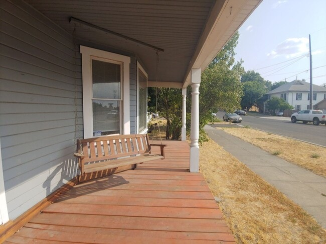 Building Photo - 602 S Main St