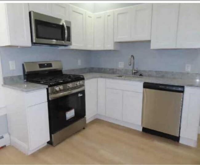 Building Photo - 27 Burtt St