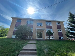 Building Photo - 200 Spruce St