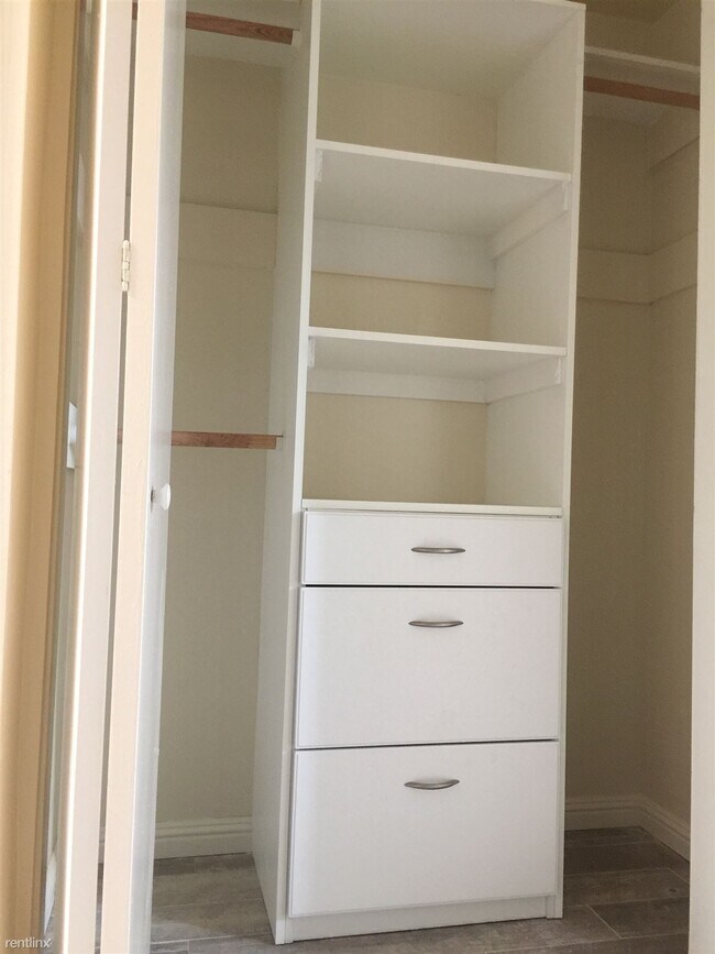 Foto del edificio - Studio, 1 bath House - 16845 S. Pacific