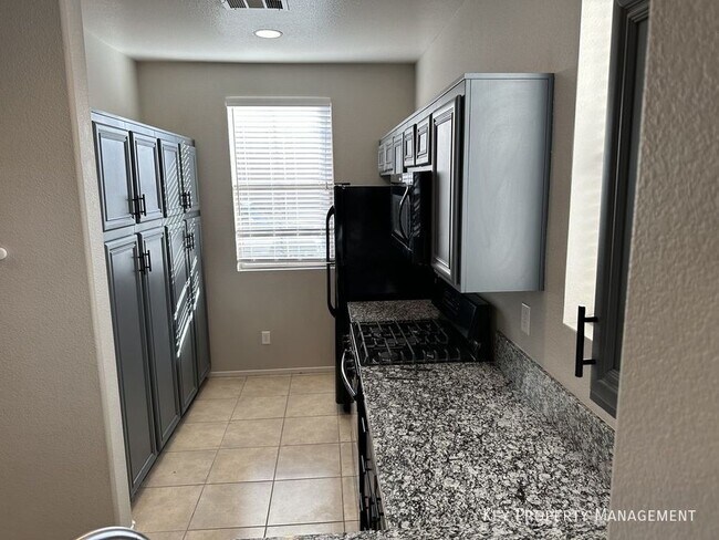 Foto del edificio - 5265 Pendergrass St