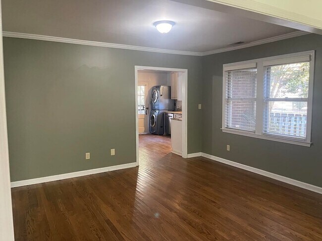 Foto del edificio - 3320 Central Ave