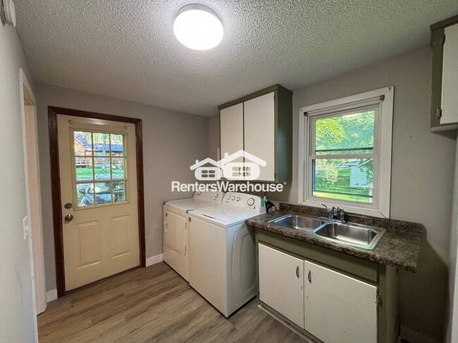Building Photo - Cozy 3 bed 1.5 bath duplex unit in Hastings