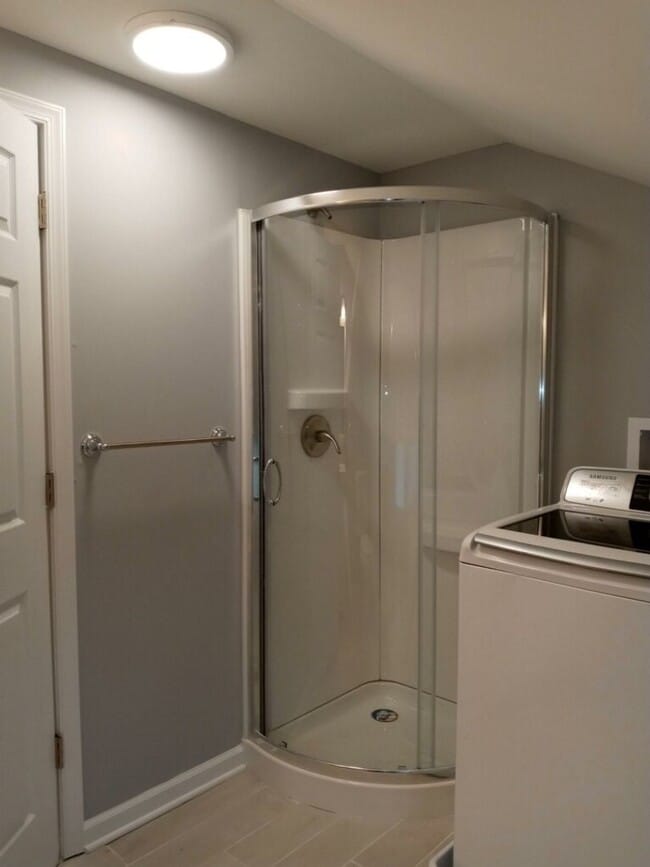 Building Photo - Beautiful renovated 4 beds 2 bath House in...