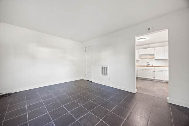 Building Photo - 1816 Carleton St