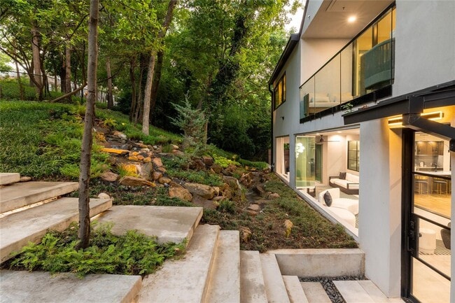 Building Photo - 4280 Shorecrest Dr
