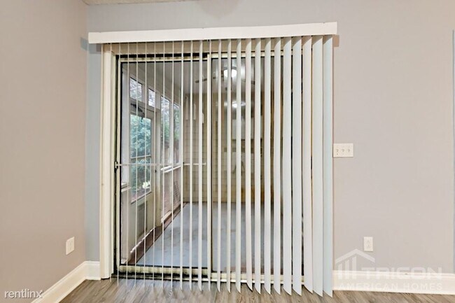 Foto del edificio - 8801 Royal Scot Ln