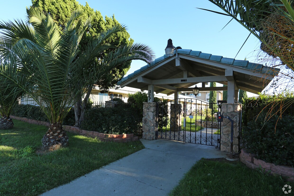 Primary Photo - Cedar Garden Apartment