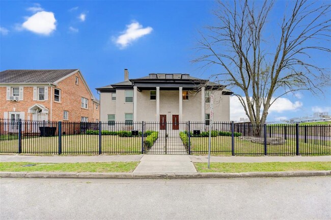 Building Photo - 2202 Wentworth St