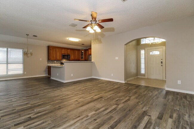 Foto del edificio - 5912 Hillview Dr